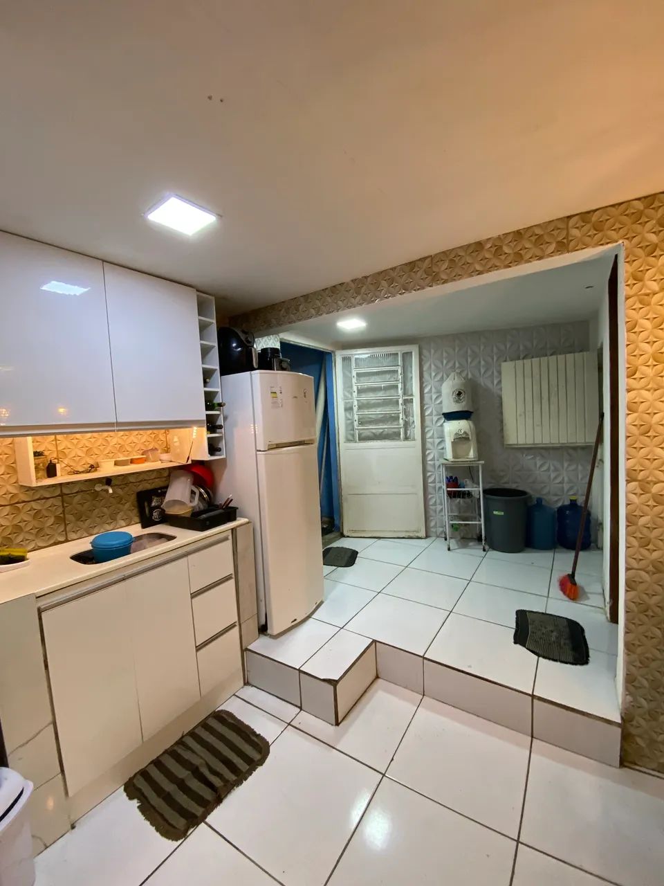 Casa com piscina 2 quartos garagem bem localizada  - Foto 2
