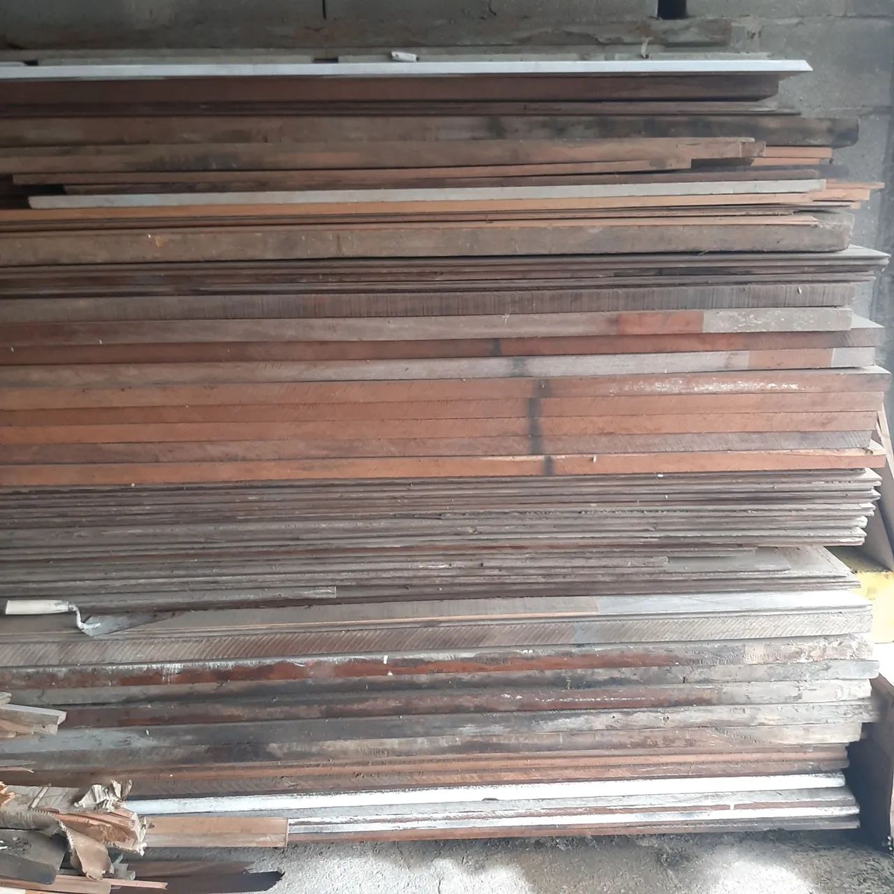 Tábuas e vigas de cedrinho,péroba,jatoba,ipe avalio troca por carro