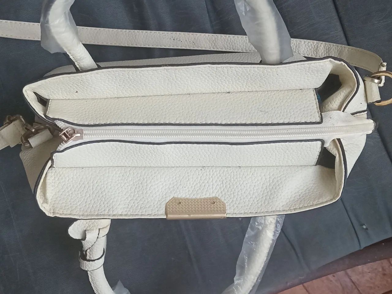 Bolsa de ombro e mão estruturada em tom off-white Couro PU - Foto 5