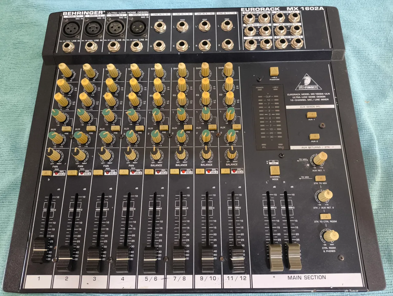 Mesa Mackie ProFx12 v2 - Instrumentos musicais - Vila Curuçá