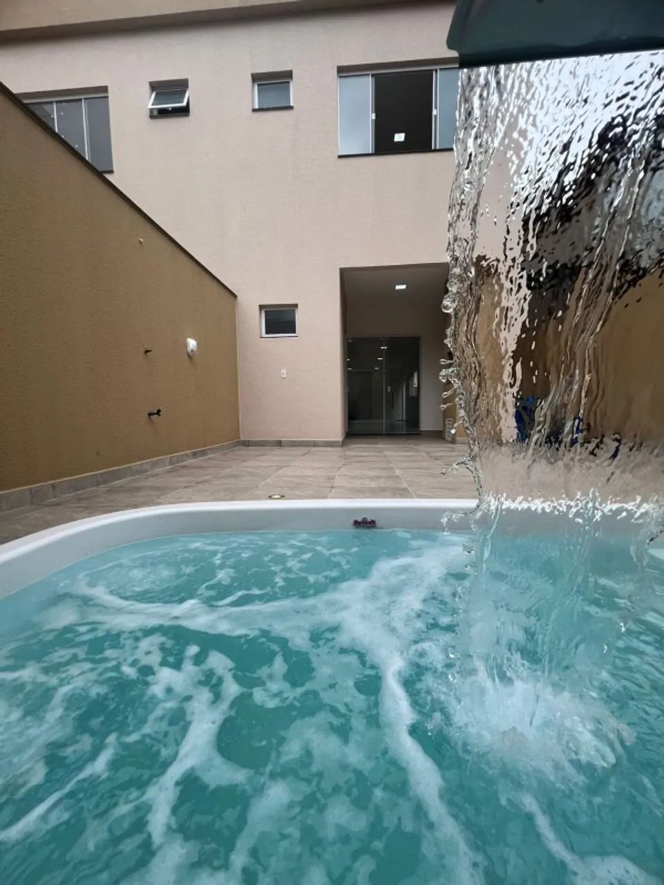 SOBRADO COM PISCINA EM CAMBORIÚ