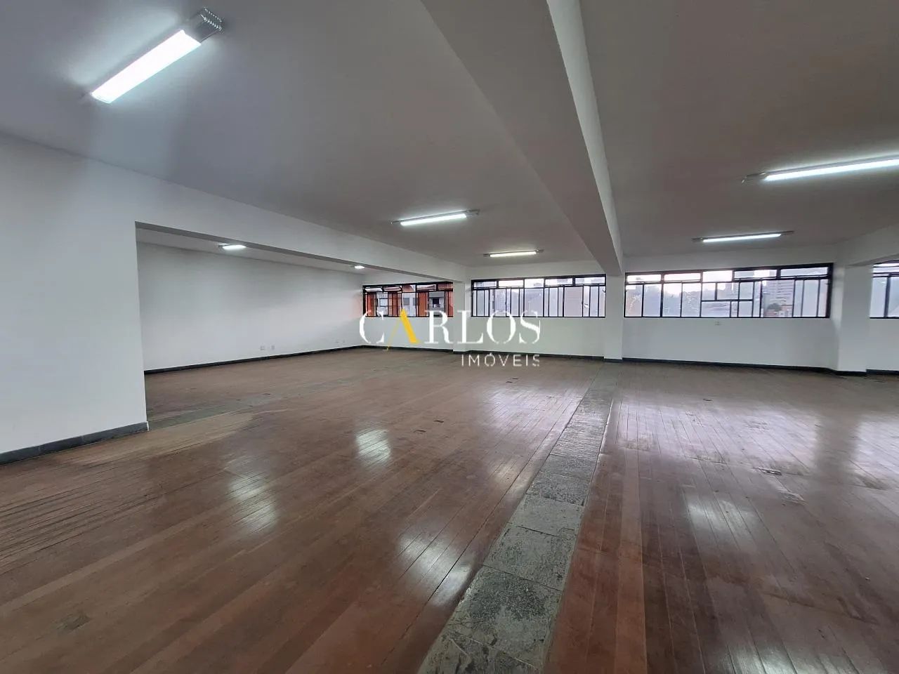Andar Comercial de 220m² em Vão Livre com 2 Vagas e Elevador - Foto 3