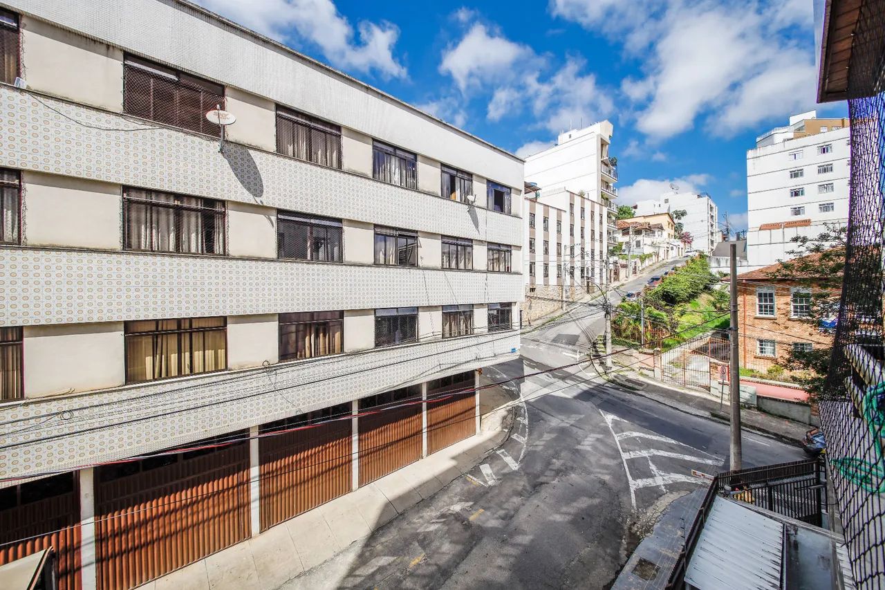 Prático, bem arejado, com varanda e vaga para venda - Foto 4