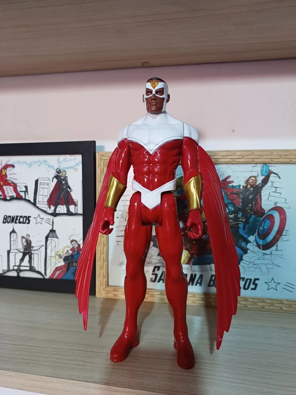 Falcão Negro 30cm original marca Hasbro 