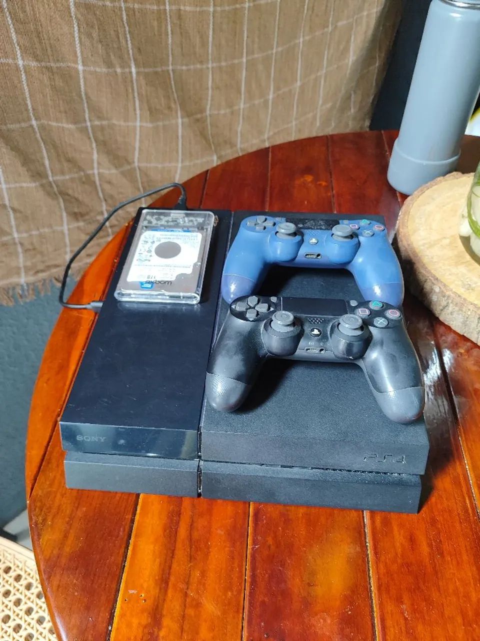 Playstation PS4 1TB + 2 Controles Originais - Foto 5