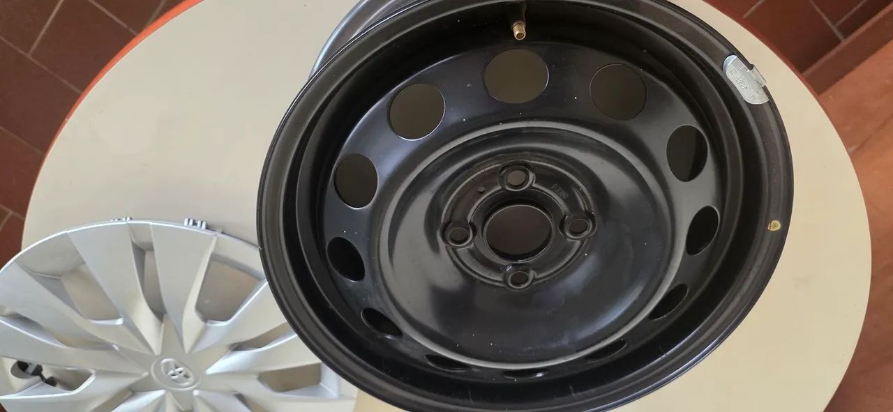 Roda e calota  aro 15 nova