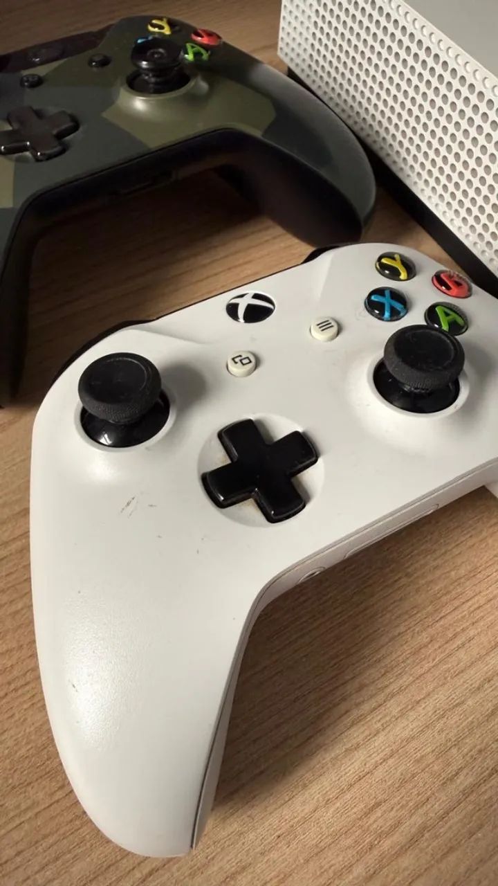 XBOX ONE S + KINECT + 2 CONTROLES + 6 JOGOS  - Foto 2