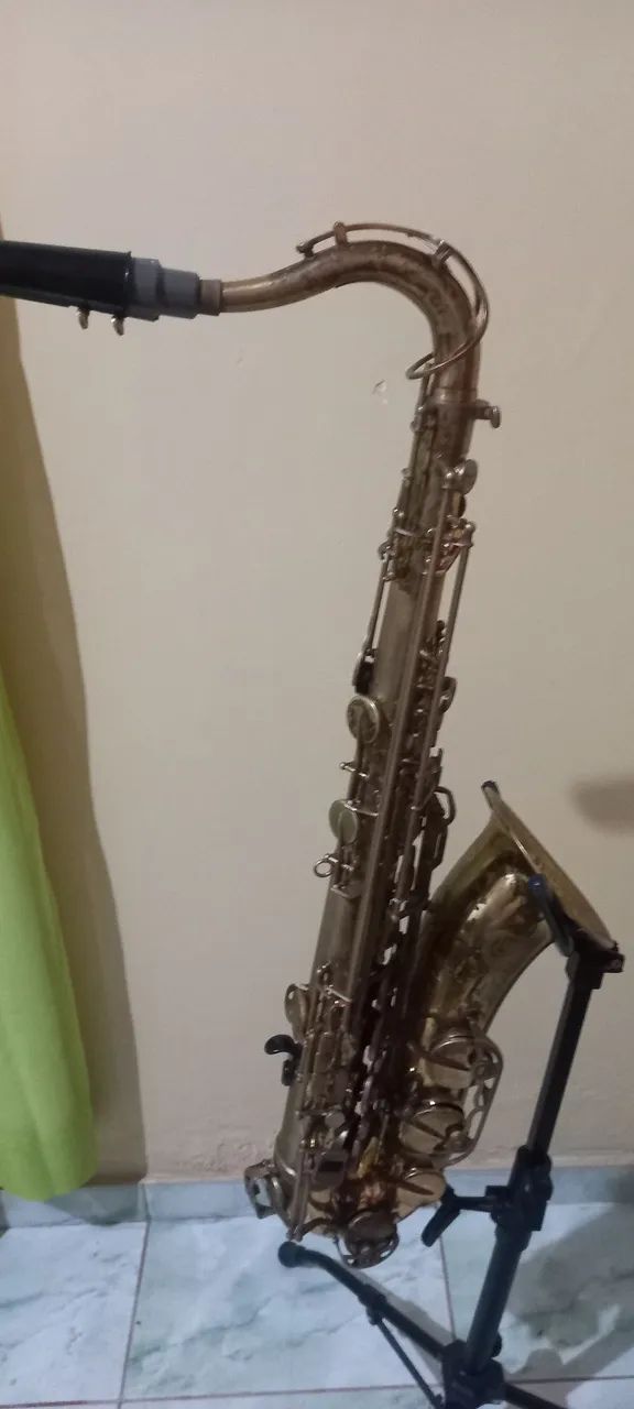 Saxofone Tenor da marca Júpiter. 