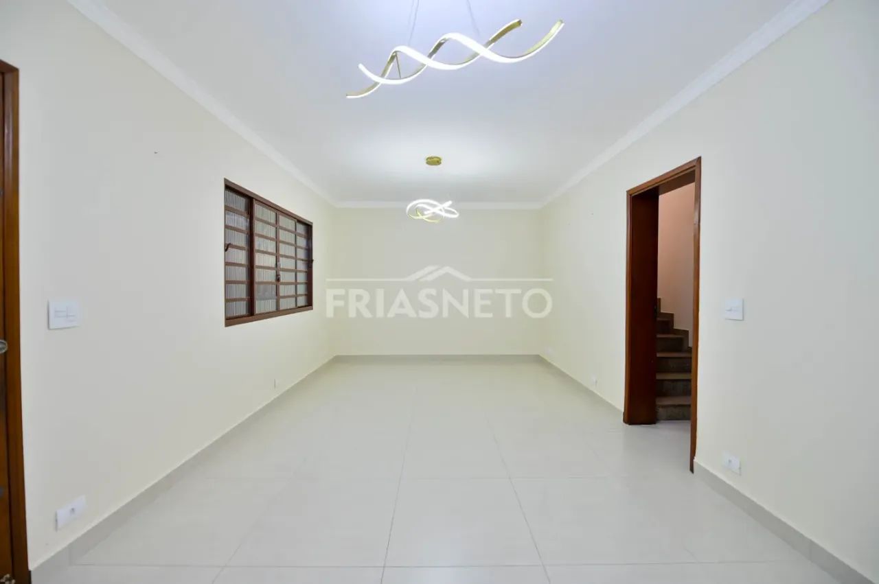 CASA RESIDENCIAL COM 3 DORMITÓRIOS NO BAIRRO VILA MONTEIRO