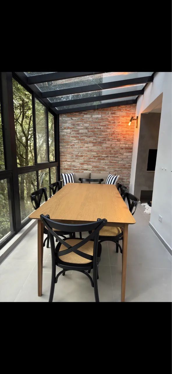 Mesa com 8 cadeiras 