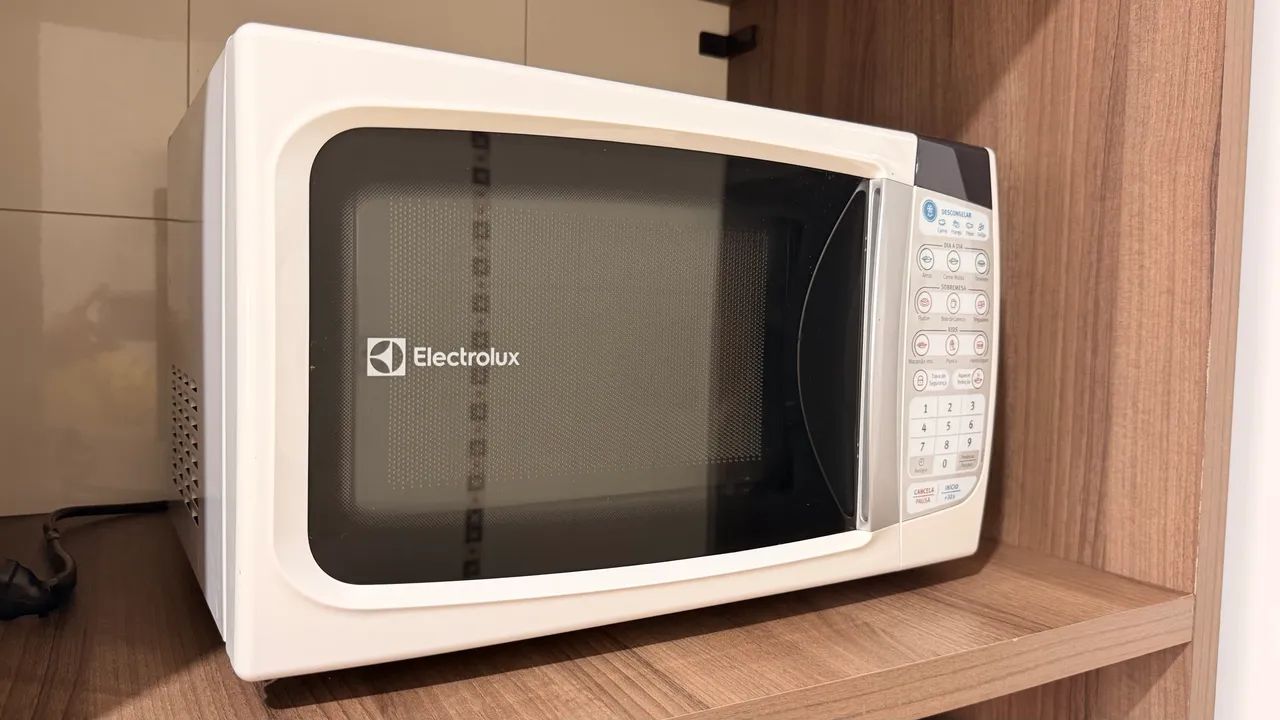 Micro-ondas Electrolux 20L em ótimo estado - Foto 3