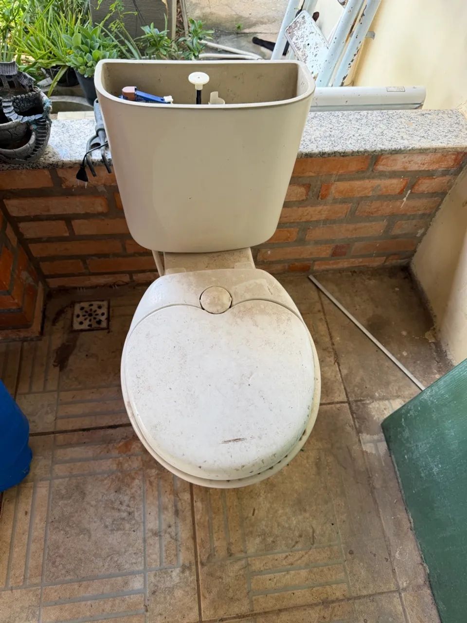 Vaso sanitário usado e com avarias - Foto 2