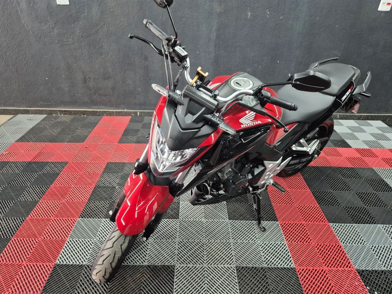 CB 300F CBS , único dono com garantia de fábrica impecável nunca caiu e nunca foi em lava  - Foto 4