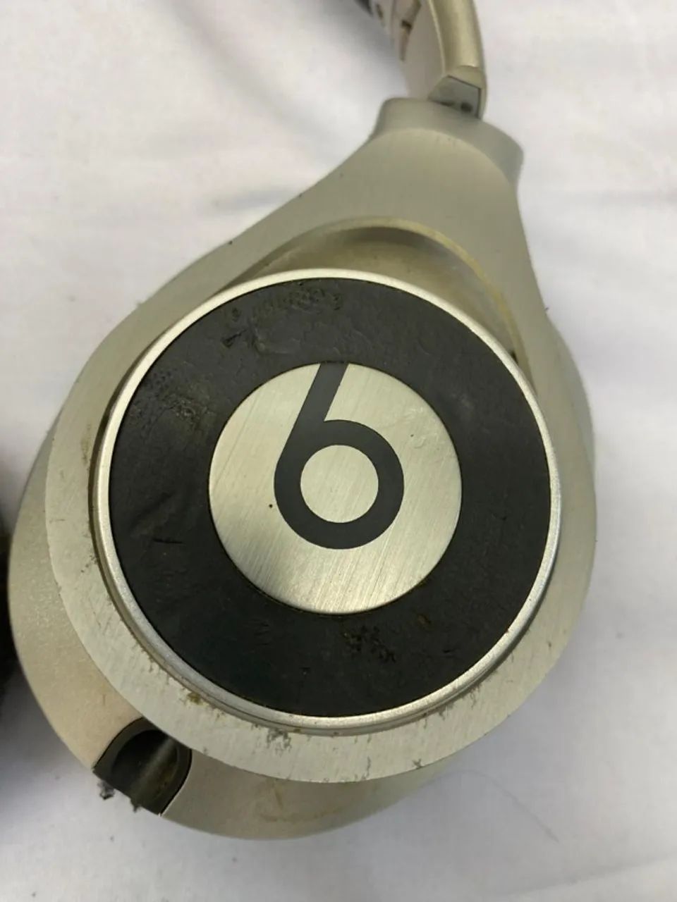Fone Beats MH6W2BR/A Executive Prata Usado com Defeito - Foto 4