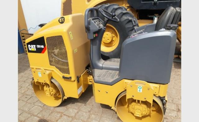 Rolo Compactador Caterpillar CB14B ano 2012 - Foto 2