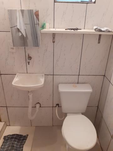 Casa em área livre um comodo com banheiro. - Foto 5