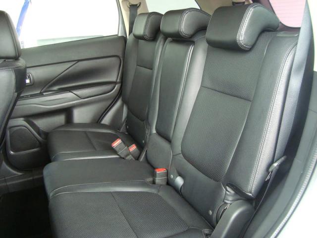 MITSUBISHI OUTLANDER HPE-S 2.2 Diesel 4x4 Aut. - Foto 6