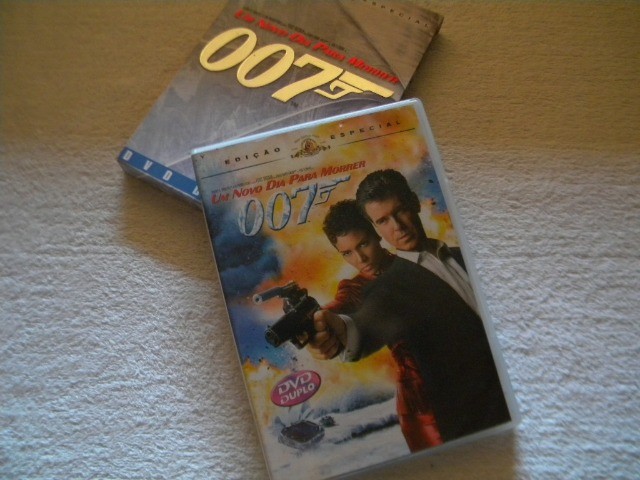 Dvd 007 Um Novo Dia Para Morrer Edição Especial Duplo (Luva). - Foto 2