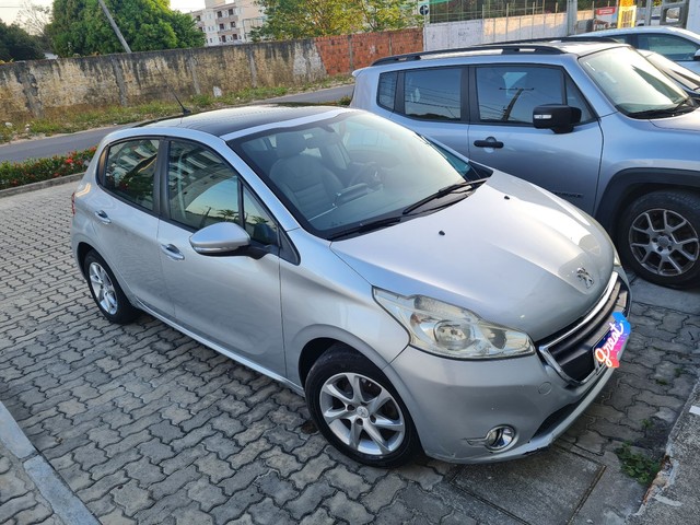 Peugeot 208 Allure 2013/14 Teto Multimidia Couro