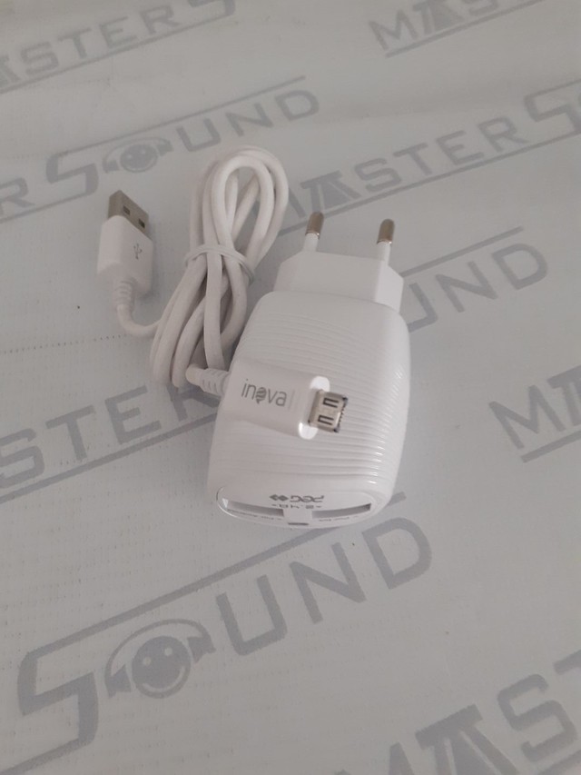 Kit carregador rápido de parede, com 2 entradas usb. Cabo com entrada V8. Novo.
