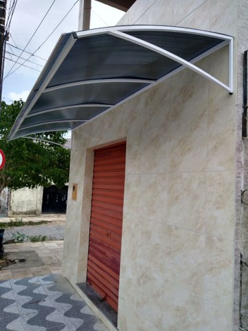 Toldo em policarbonato entre outros 