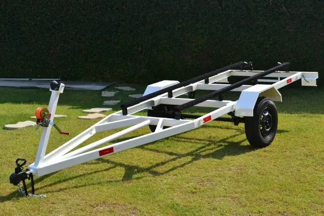 carreta para barco de 4 a 6 m para barco de aluminio - Foto 4