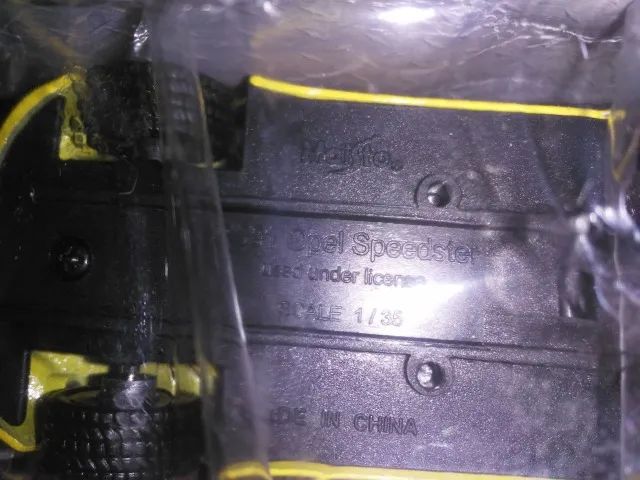 Miniatura Carro 2001 Opel Speedster - Maisto Escala 1:35 - Foto 4