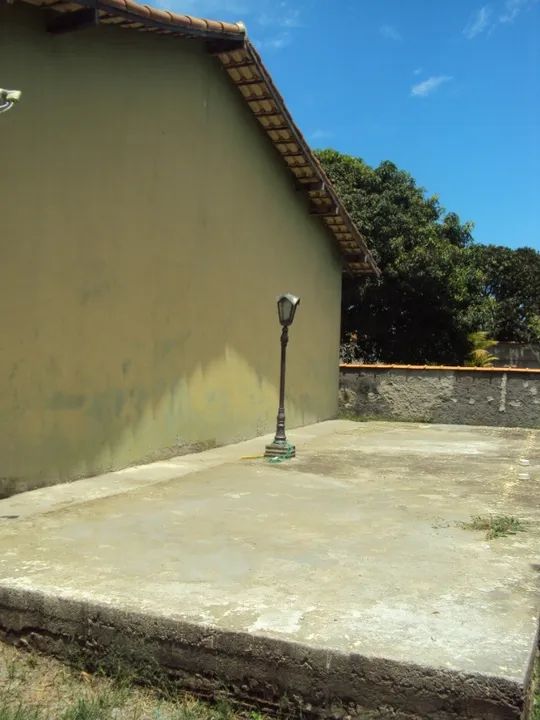 alugo casa com um quarto direito uso da piscina - Foto 2
