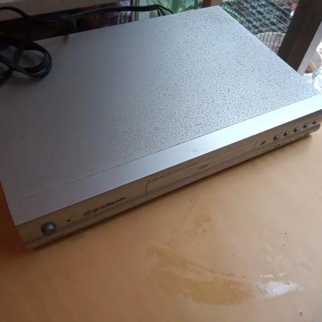 DVD player Gradiente Next usado funcionando e lotes de CDs DVDs virgens e estojo 