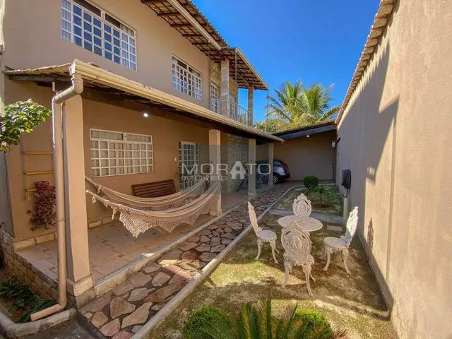 Casa 3 Quartos, 6 Vagas de Garagem no Bairro Trevo