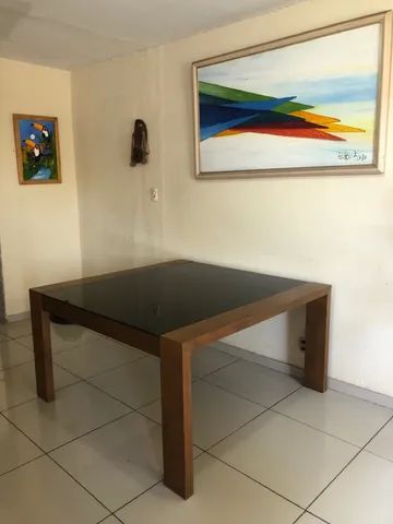 Mesa de madeira quadrada com tampo de vidro em blindex preto 