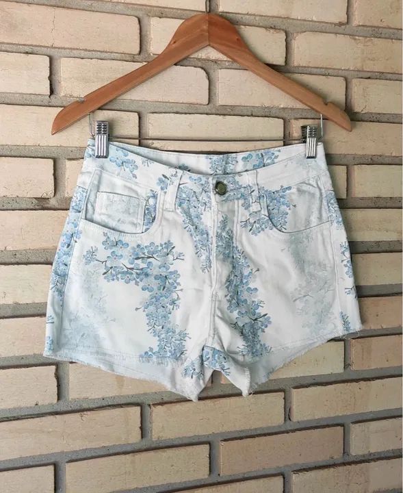 Short jeans branco florido