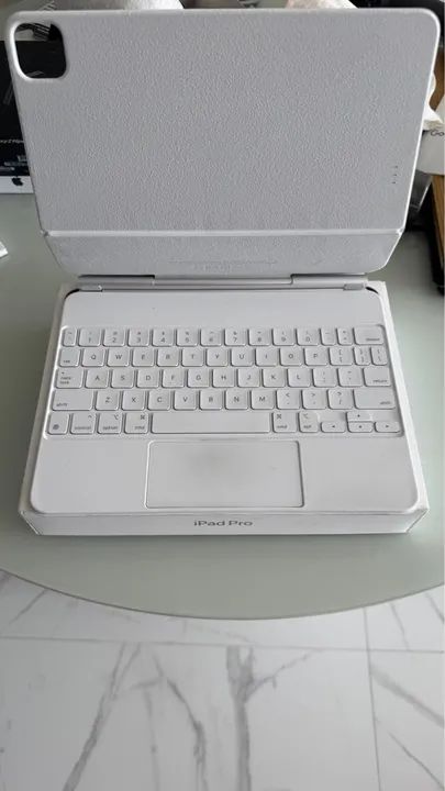 Teclado mágico da Apple branco  para iPad 11 pro 3,2 gen - Foto 2