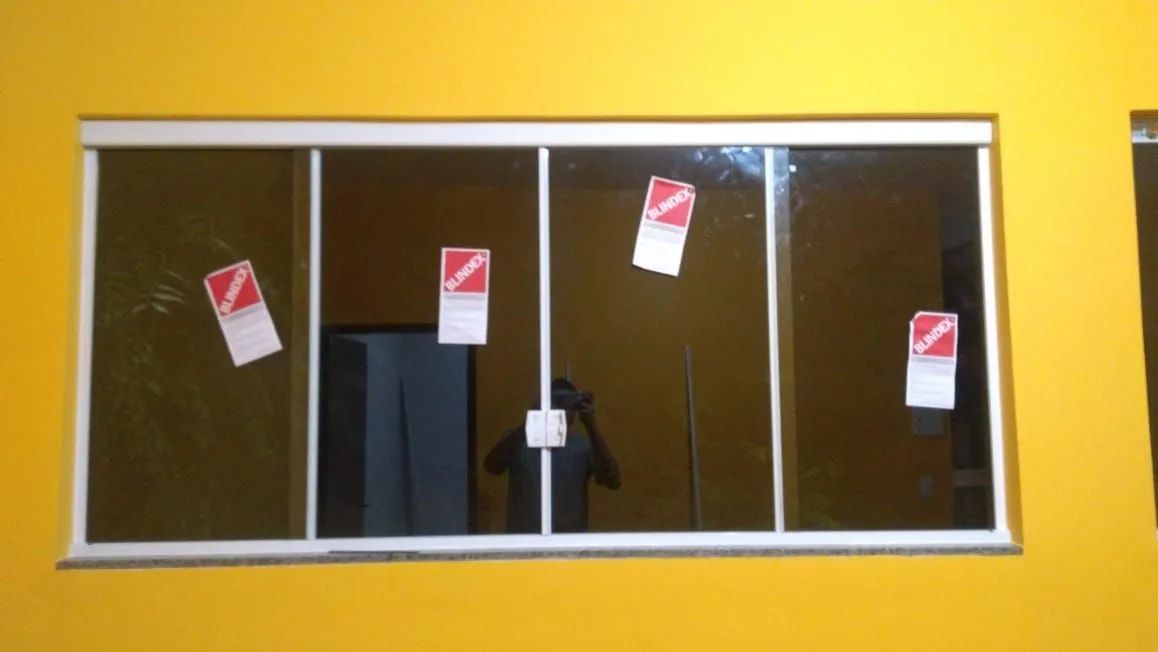 Porta Pivotante/ Correr / Janelas Blindex - Foto 3