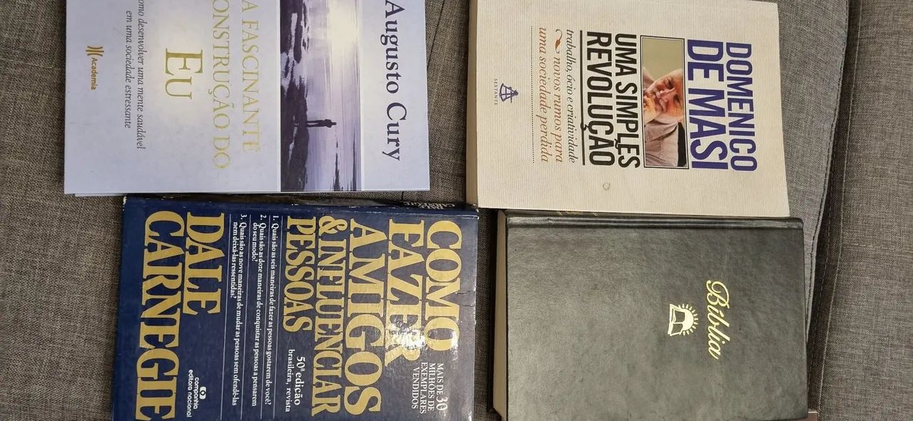 Livros Diversos - 20 reais cada - Foto 2