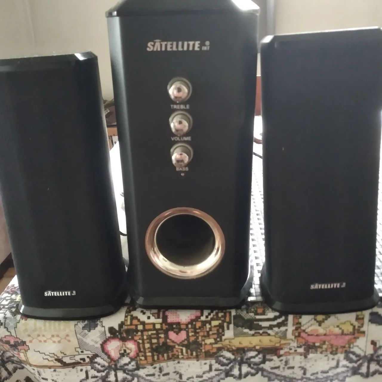 Caixa de Som 2.1 Satellite 3