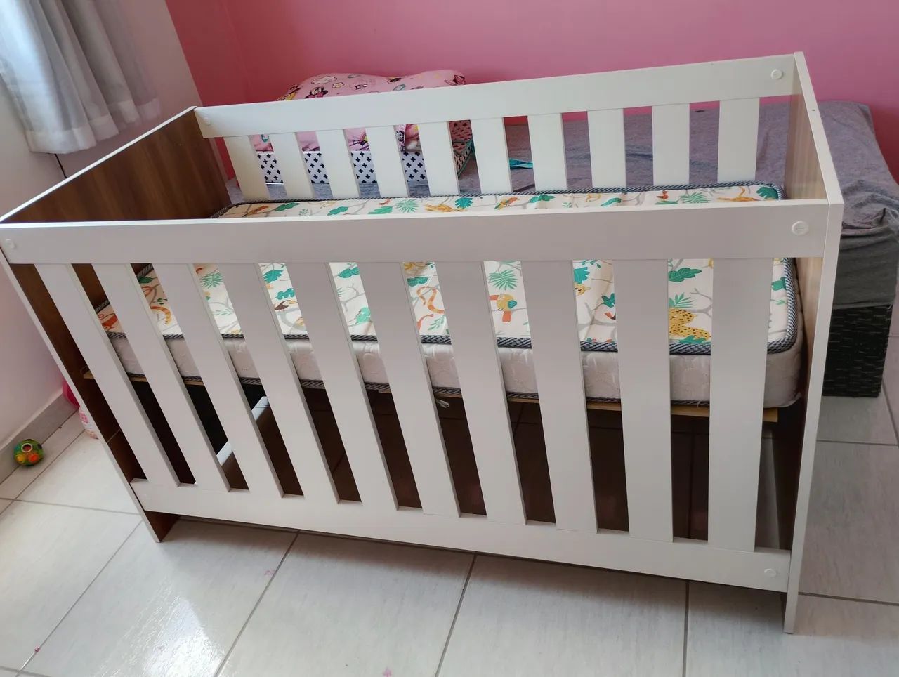 Vendo Berço com colchão e nicho para guardar brinquedos  - Foto 2