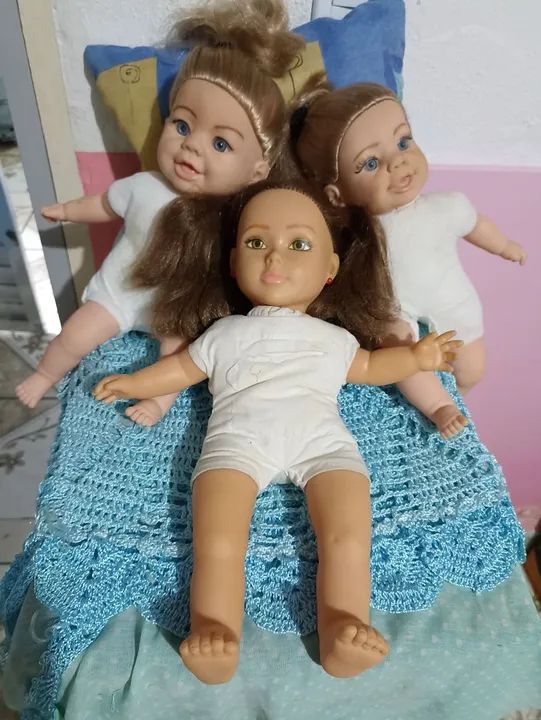 Lote com 4 bonecas  - Foto 4