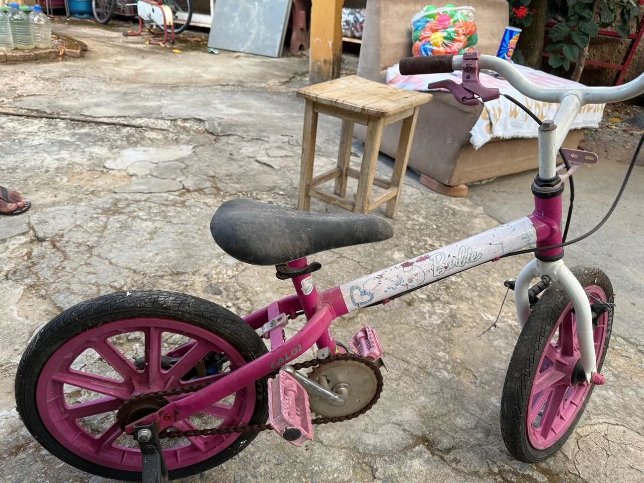 Bicicleta Infantil Caloi Barbie (TEM QUE ARRUMAR O FREIO E PINTAR) - Foto 2