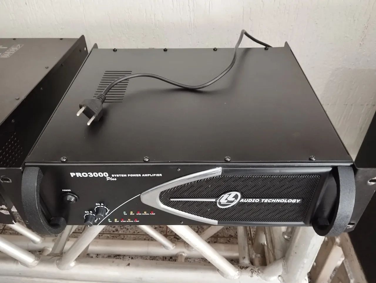 Amplificador Potencia LL Pro3000 Plus, Perguntas * . R$2000.00.