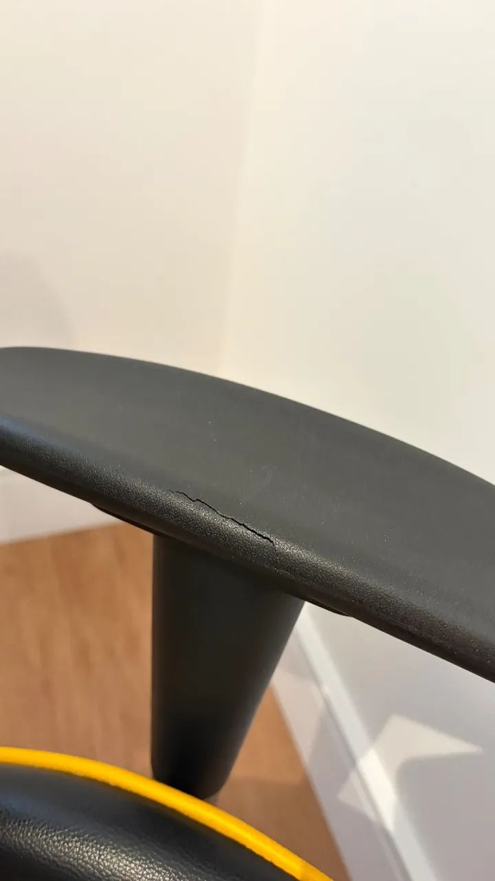 Cadeira Gamer Legends Preta e Amarela - Confortável e Conservada - Foto 5