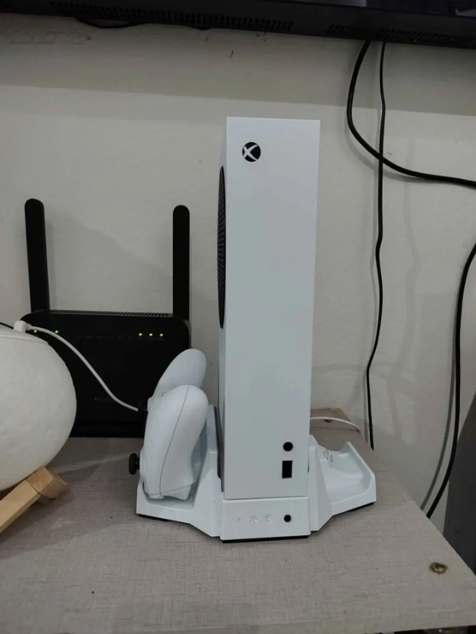 Console Xbox Series S 512GB Standard cor robot white + Base Cooler Carregador Controle Bat