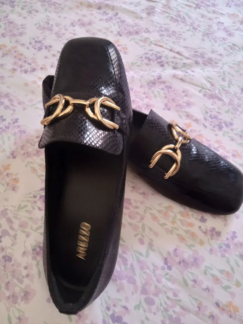 Mocassim Arezzo Preto Detalhe Dourado