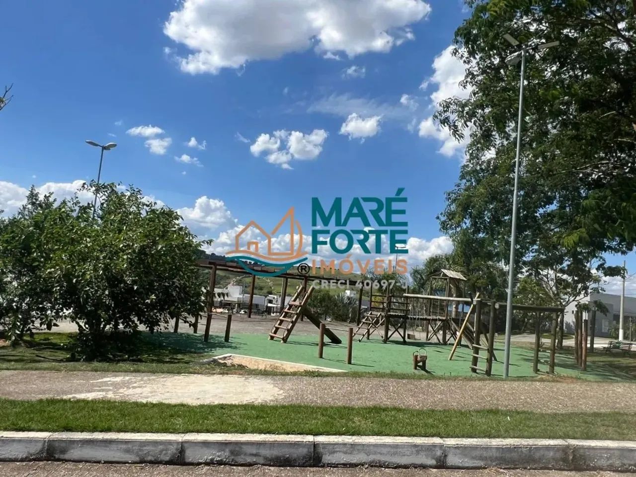 OPORTUNIDADE TERRENO EM CONDOMINIO FECHADO