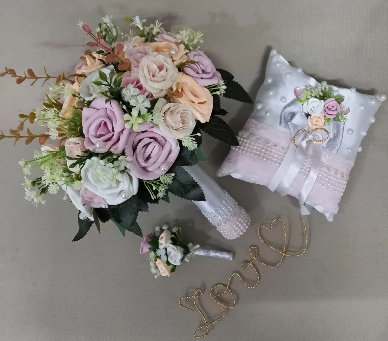 Buquês de noiva e acessórios 