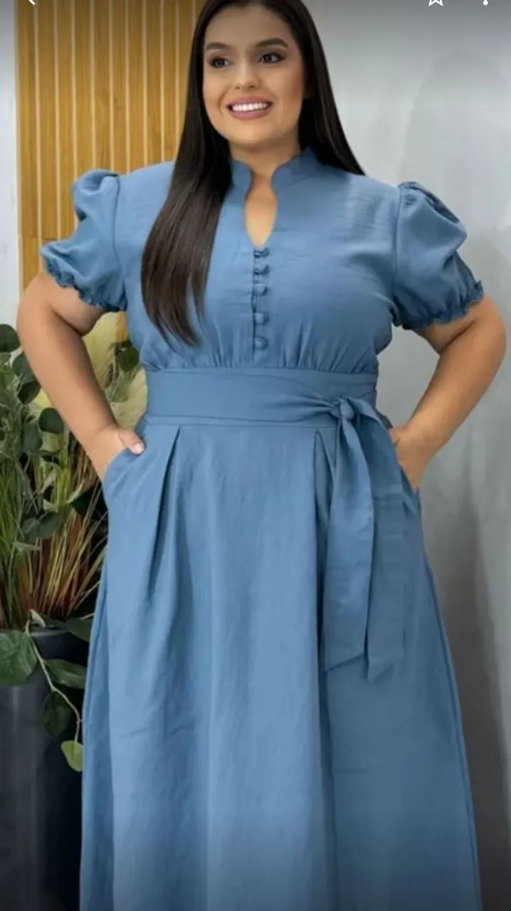 Vestido Azul Elegante com Detalhes