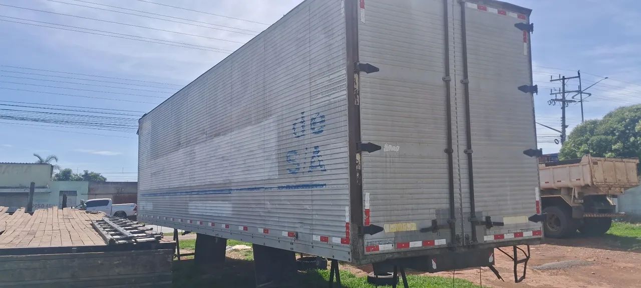 Bau Alumínio 10,5 mtrs com porta lateral