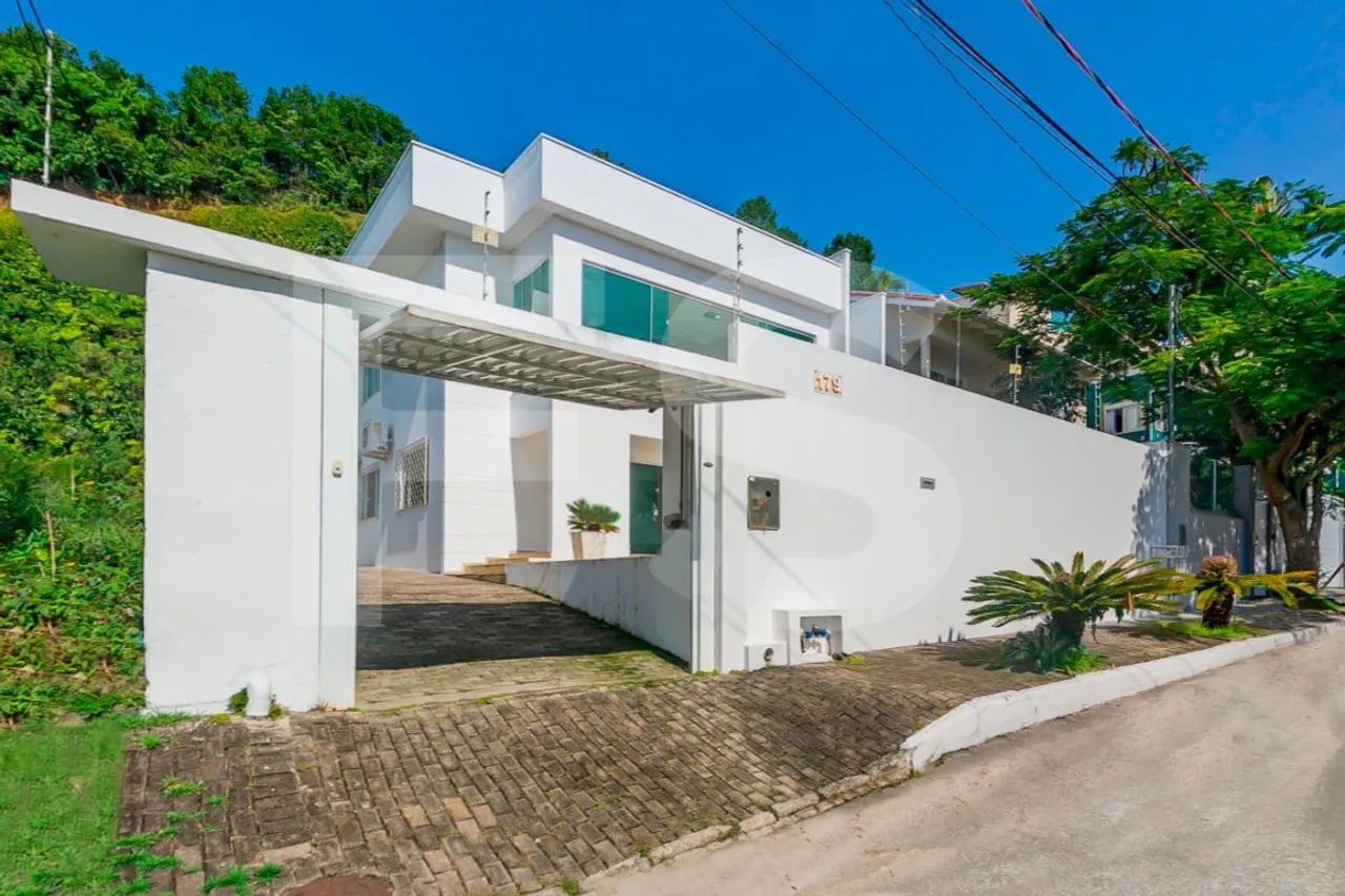 J- Casa de alto padrão sendo 04 dormitórios  na Praia dos Amores em Balneário Camboriú - Foto 2