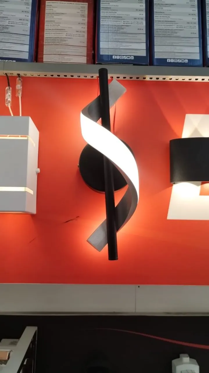 Luminária de Parede Moderna e Elegante