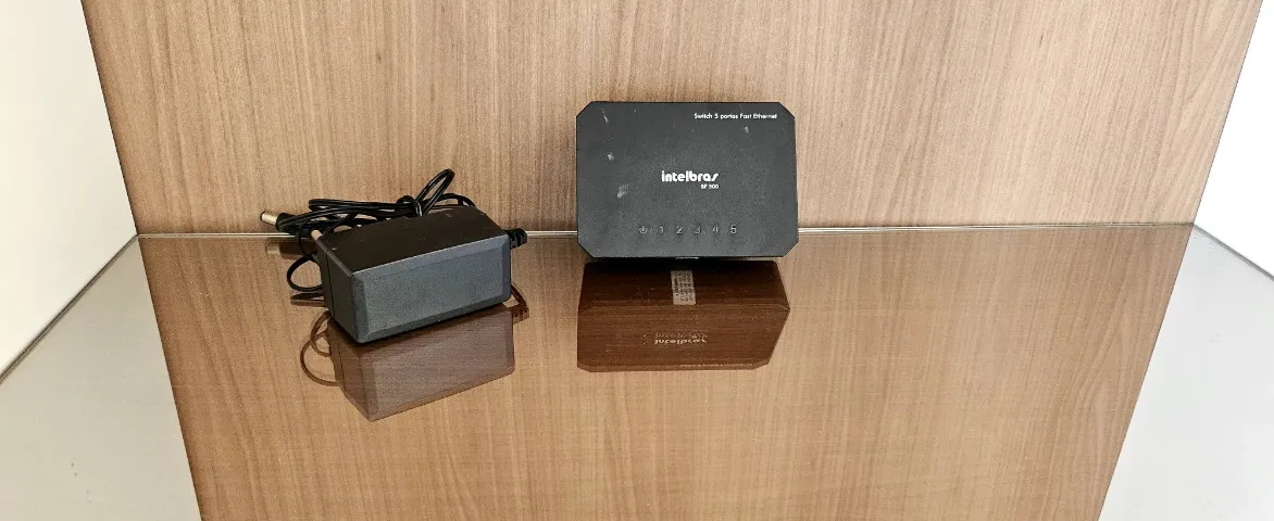 Switch de Rede de Internet - 5 Portas - Intelbras